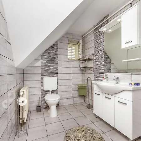 Gizella Haz Apartament *